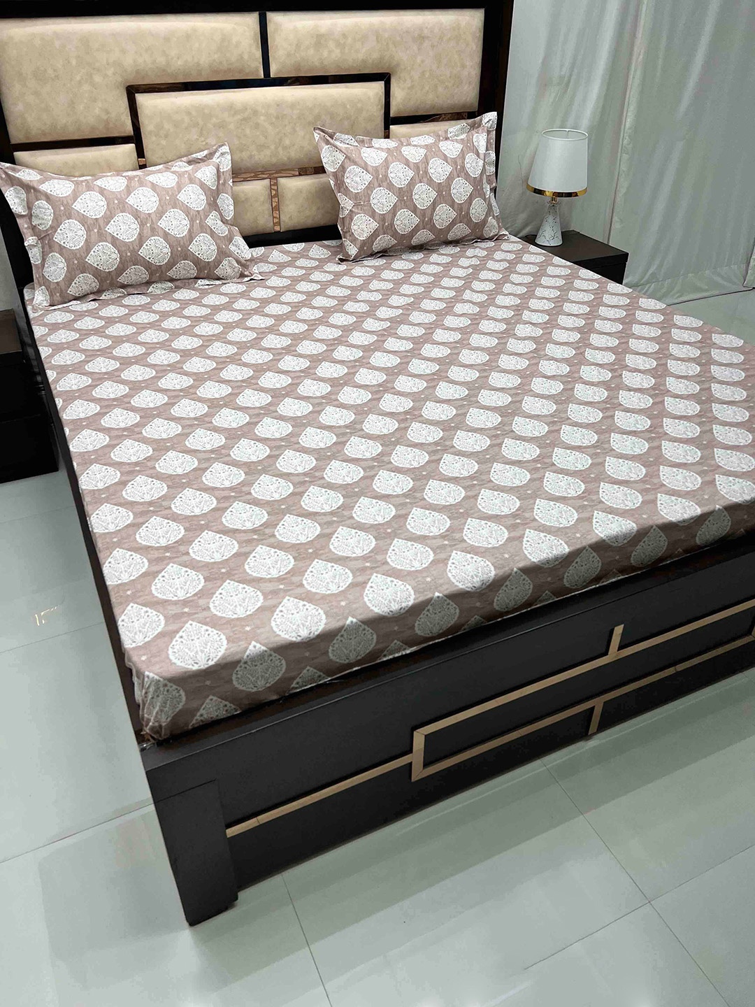 

Pure Decor Villa Brown & White Printed Cotton 400 TC King Bedsheet with 2 Pillow Covers