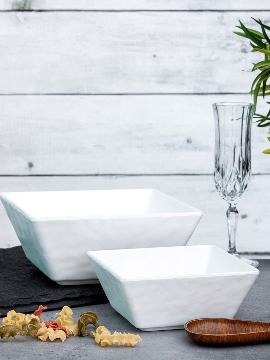 

Servewell White 2 Pieces Textured Melamine Matte Bowls