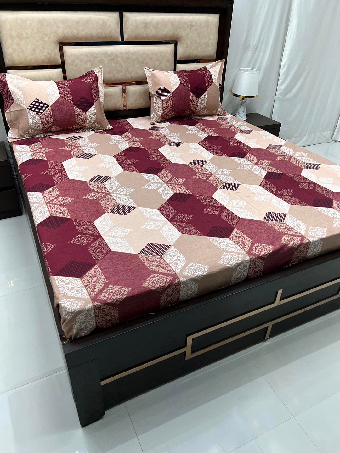 

Pure Decor Velar Sib Purple & White Printed Cotton 400 TC King Bedsheet & 2 Pillow Covers