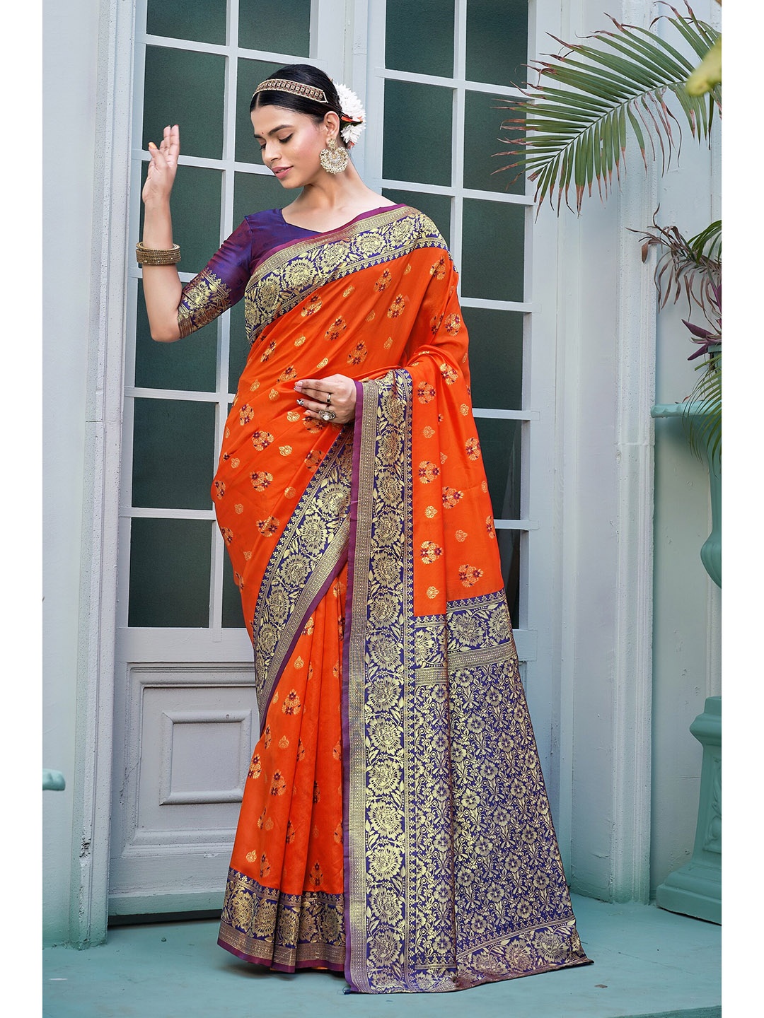 

SARIYA Floral Woven Design Zari Banarasi Saree, Orange