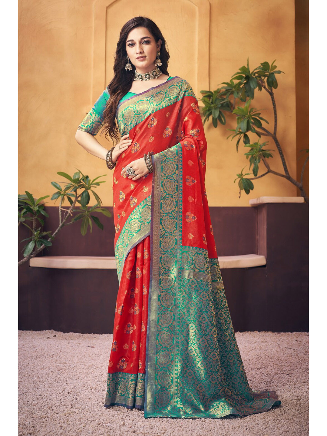 

SARIYA Floral Woven Design Zari Detailed Banarasi Saree, Red