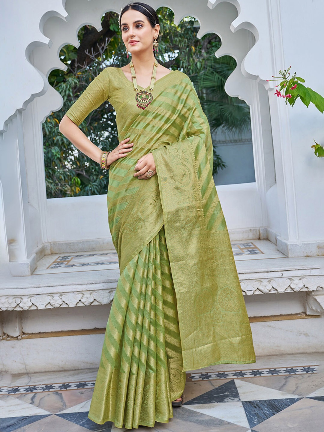 

SARIYA Leheriya Woven Design Zari Detailed Organza Saree, Green