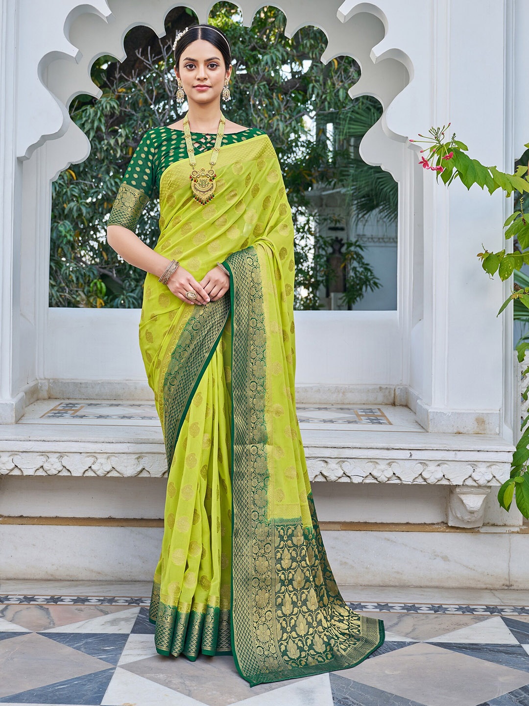 

SARIYA Ethnic Motifs Woven Design Zari Banarasi Saree, Lime green