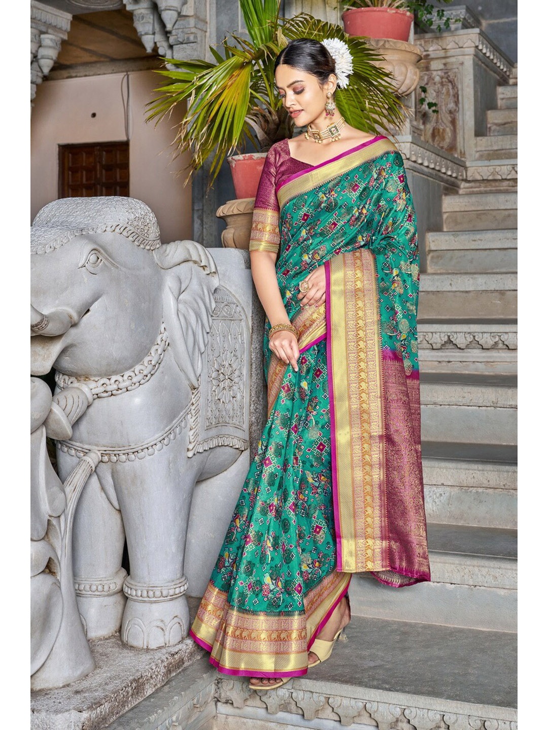 

SARIYA Ethnic Motifs Printed Zari Detailed Banarasi Saree, Green