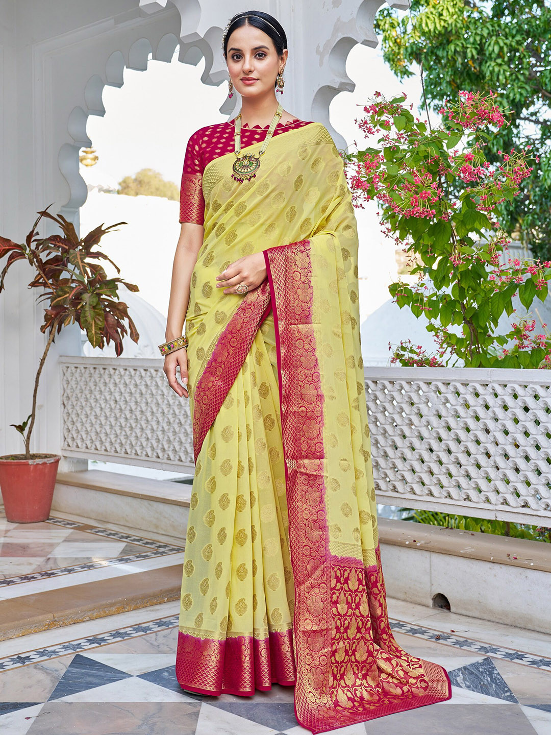 

SARIYA Ethnic Motifs Woven Design Zari Banarasi Saree, Beige