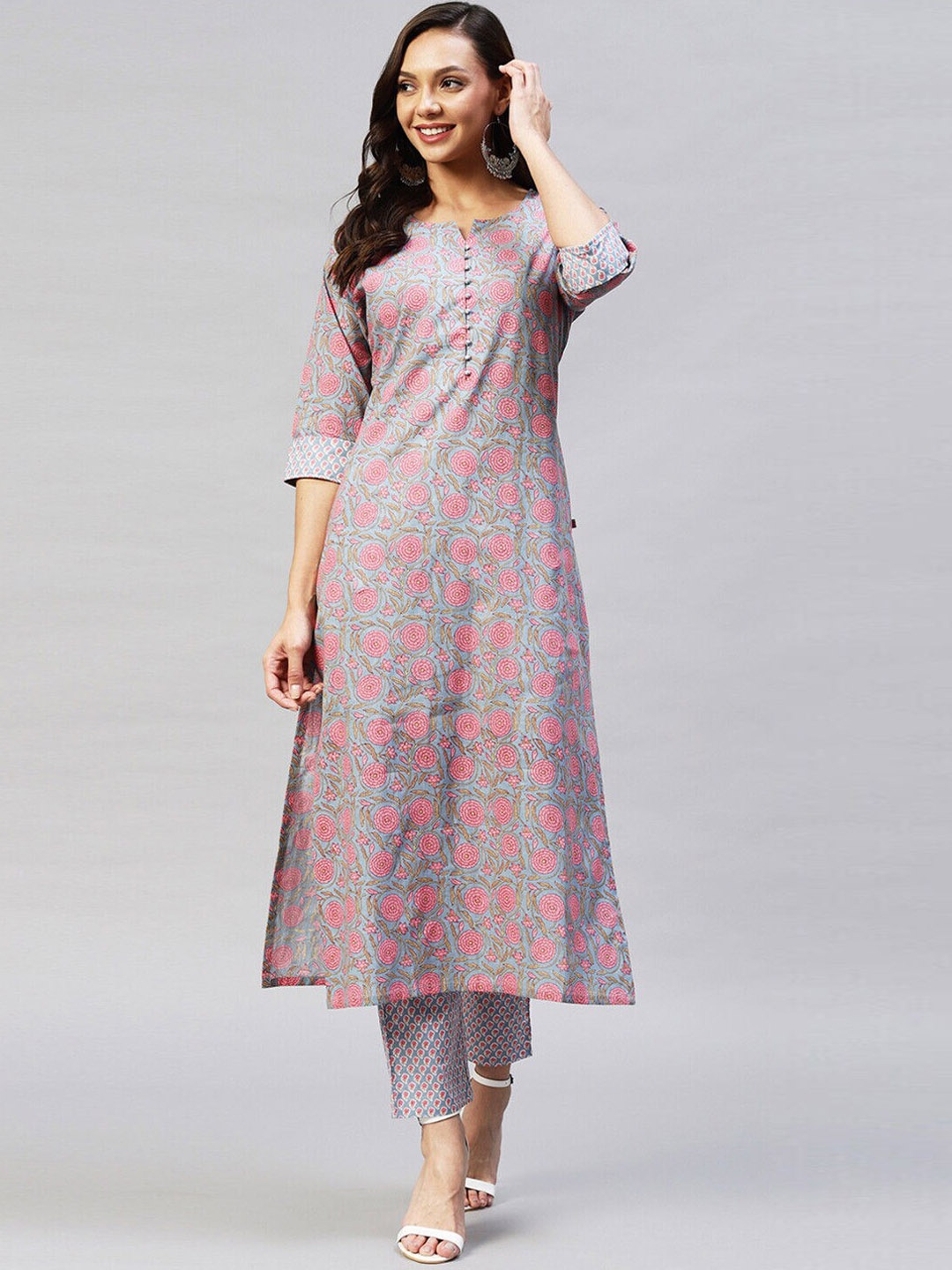 

Bollyclues Women Blue Floral Printed Regular Pure Cotton Kurta with Trousers, Pink