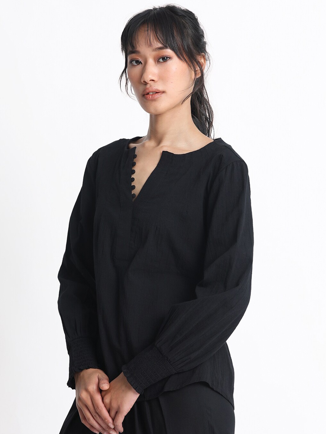 

RAREISM V-Neck Cuffed Sleeves Cotton Top, Black