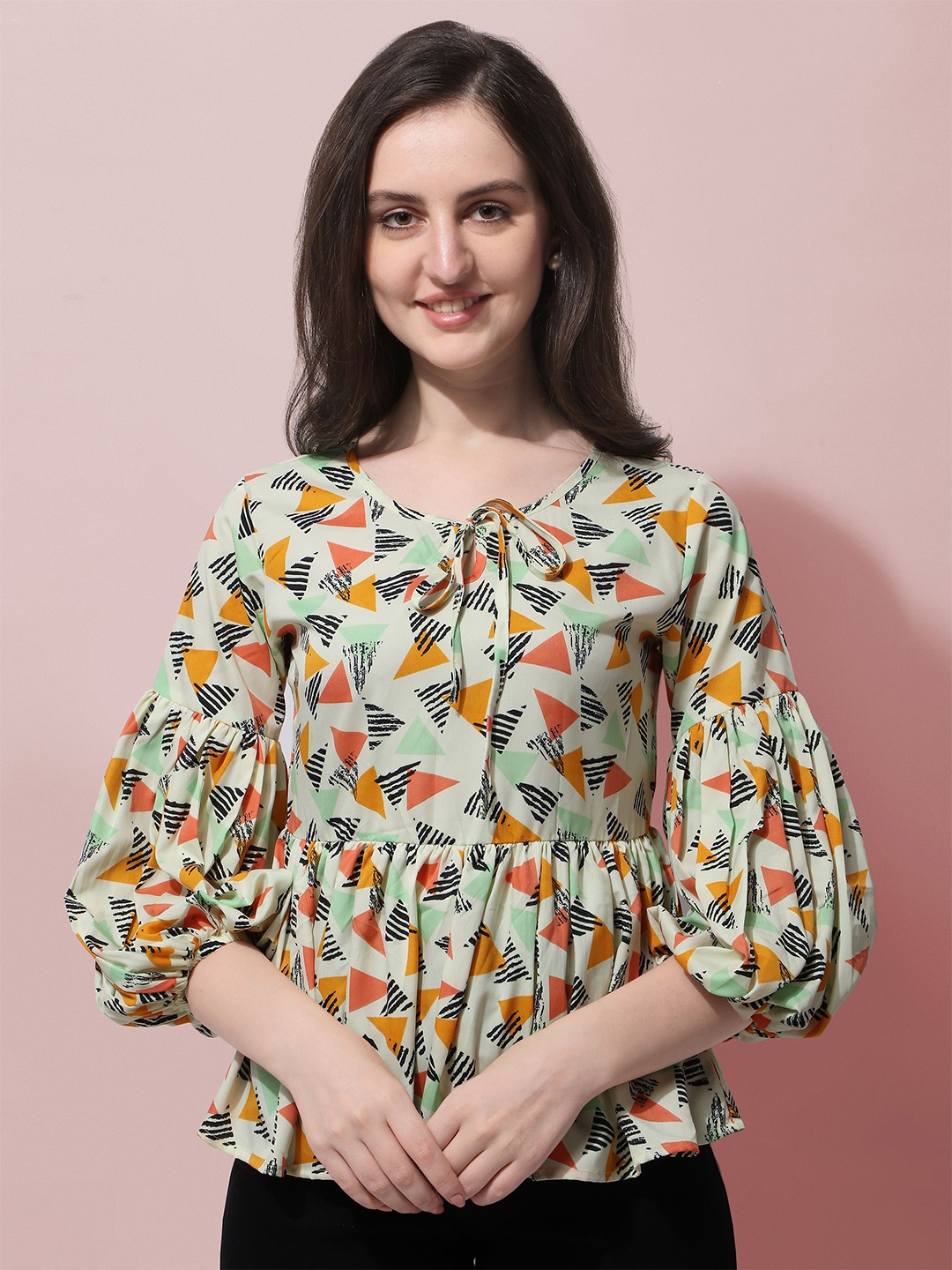 

BAESD Green Geometric Print Puff Sleeve Crepe Peplum Top