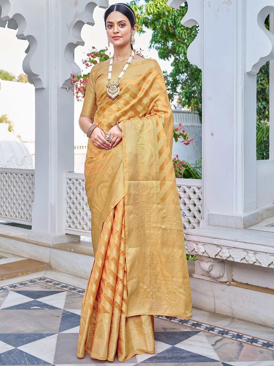 

SARIYA Ethnic Motifs Woven Design Zari Banarasi Saree, Peach