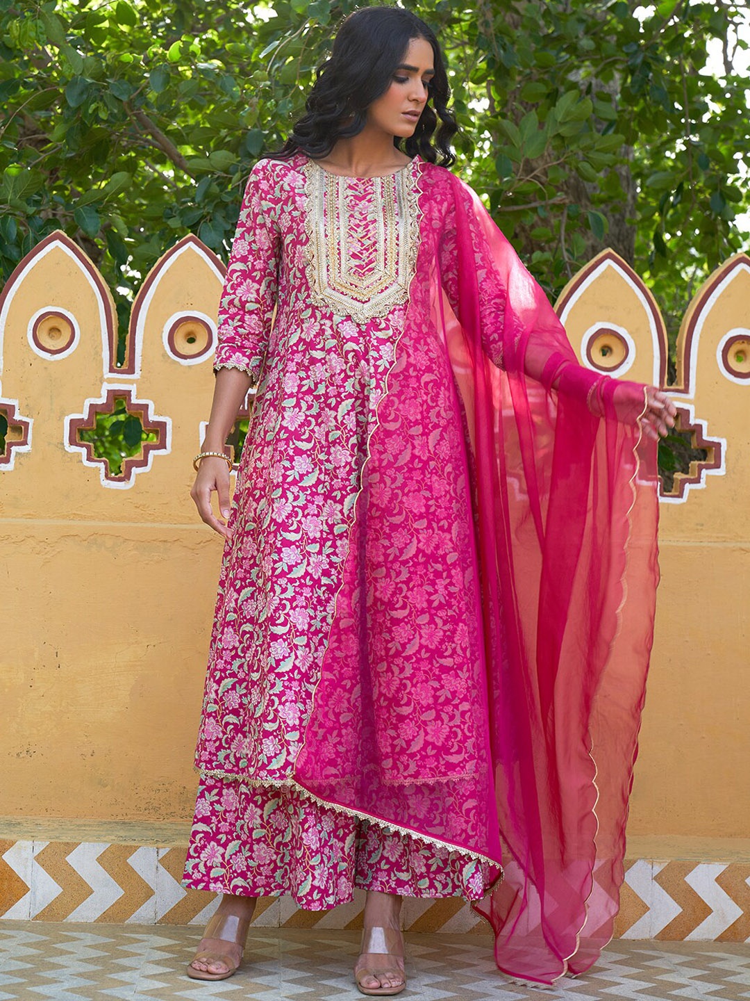 

Janasya Floral Printed Gotta Patti Pure Cotton Kurta with Palazzos & Dupatta, Pink