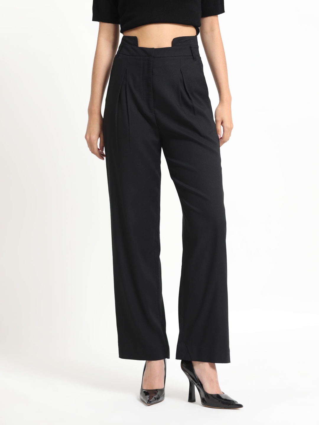 

RAREISM Women Mid Rise Plain Slim Fit Trousers, Black