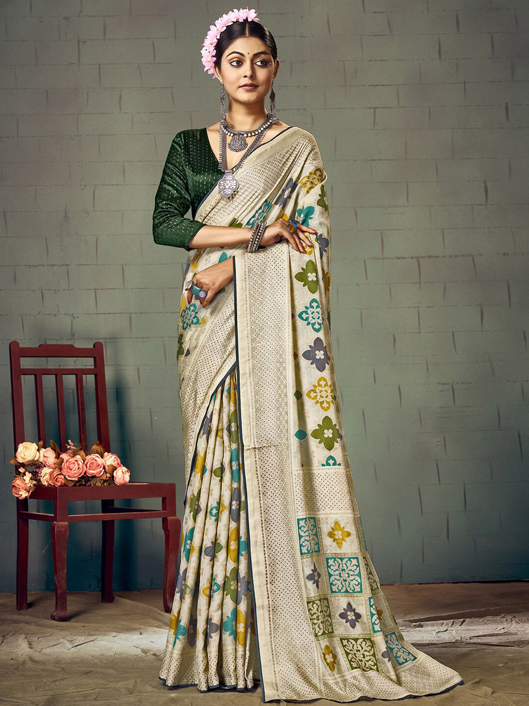 

Mitera Off White & Green Ethnic Motifs Printed Bagh Saree