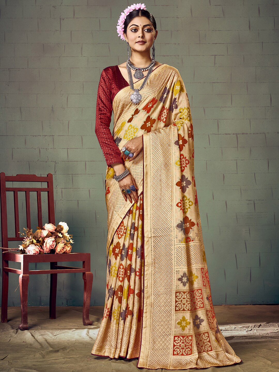 

Mitera Cream-Coloured & Red Ethnic Motifs Printed Brasso Bagh Saree