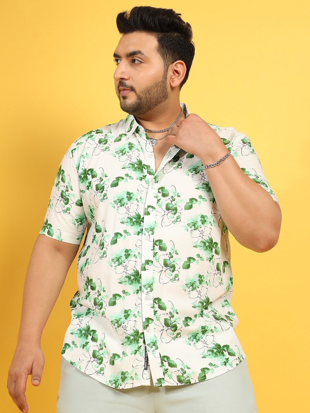 

Instafab Plus Plus Size Classic Floral Printed Casual Shirt, Green
