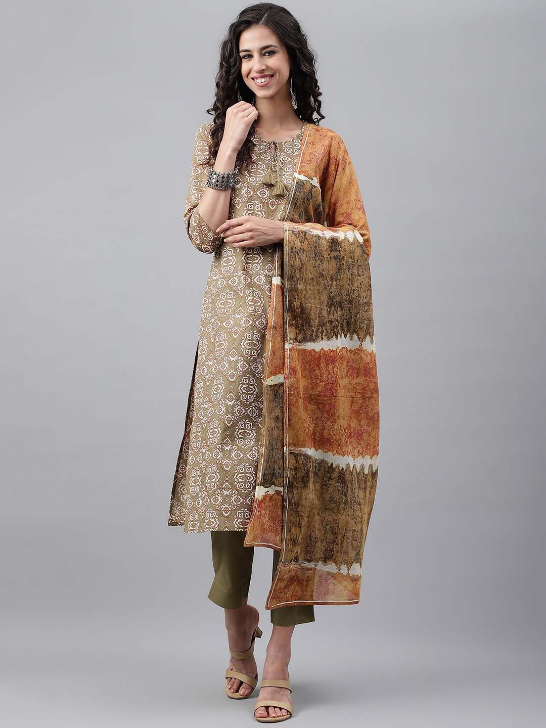 

Janasya Ethnic Motifs Printed Regular Pure Cotton Kurta with Trousers & Dupatta, Green