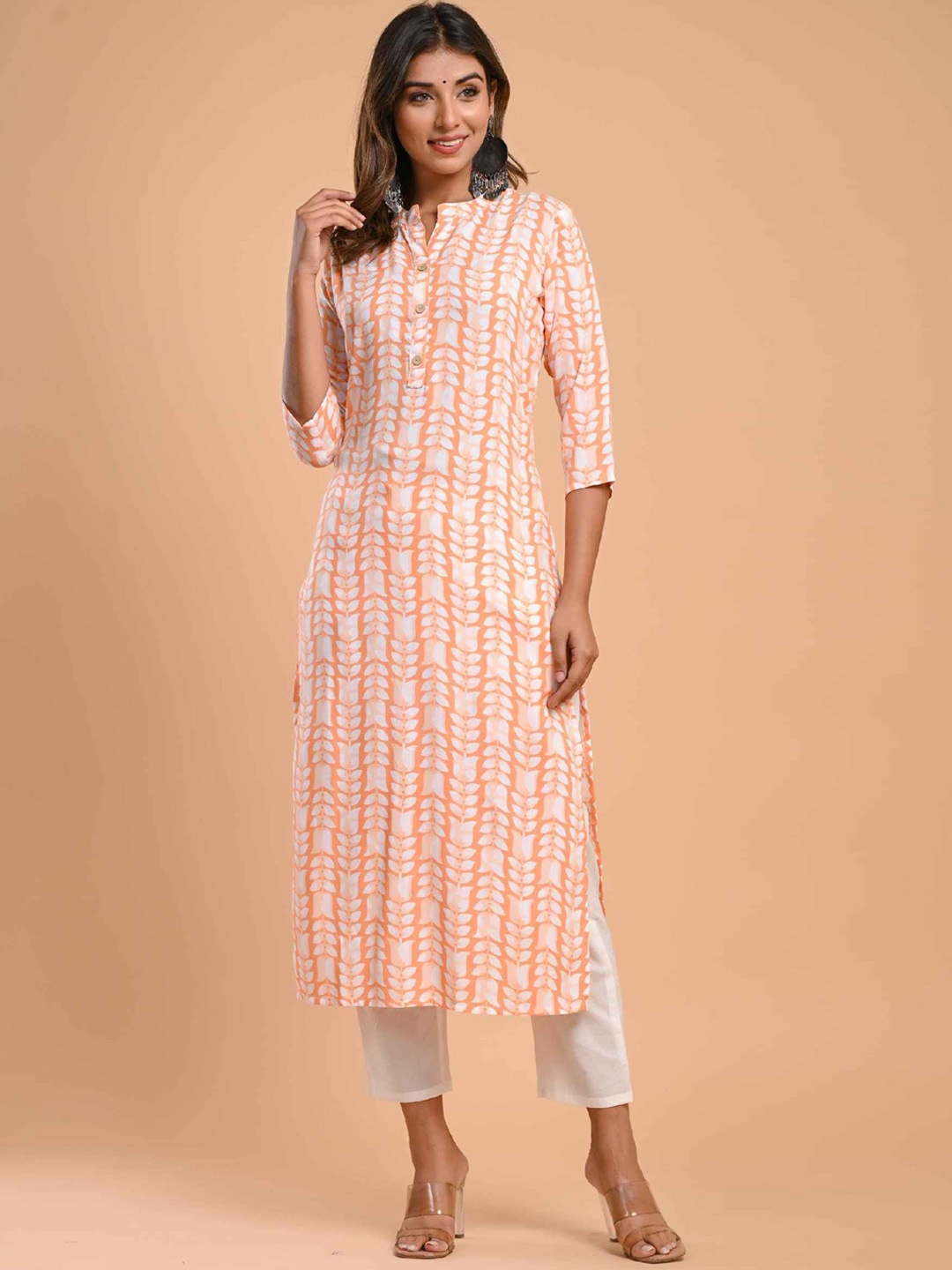 

Aasiya Floral Printed Mandarin Collar Kurta, Peach
