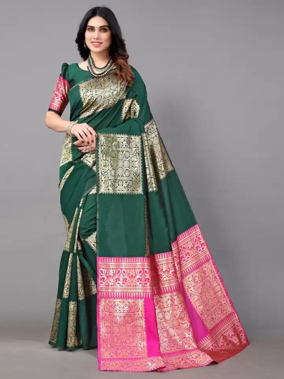 

MAGMINA Ethnic Motifs Woven Design Zari Kanjeevaram Saree, Green