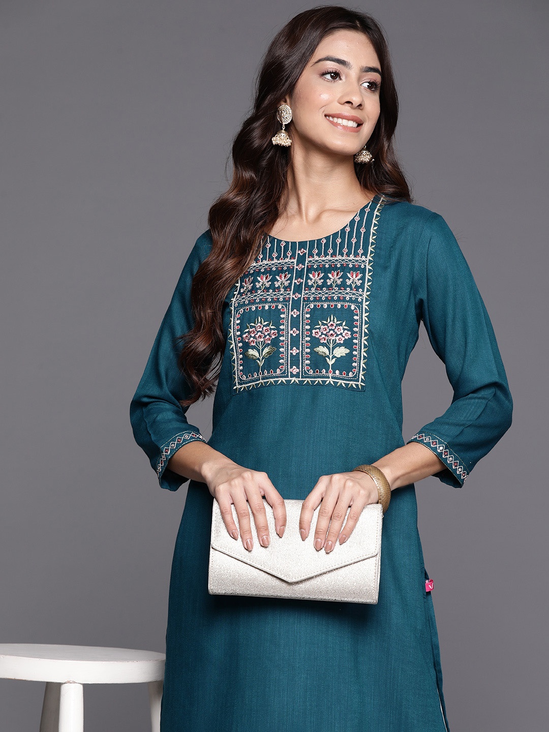 

Varanga Women Floral Yoke Design Sequinned Kurta, Teal