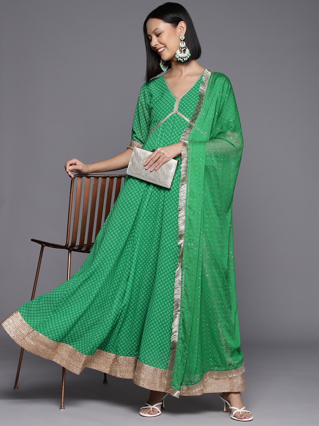 

Varanga Geometric Printed Sequinned Georgette Anarkali Kurta with Dupatta, Green