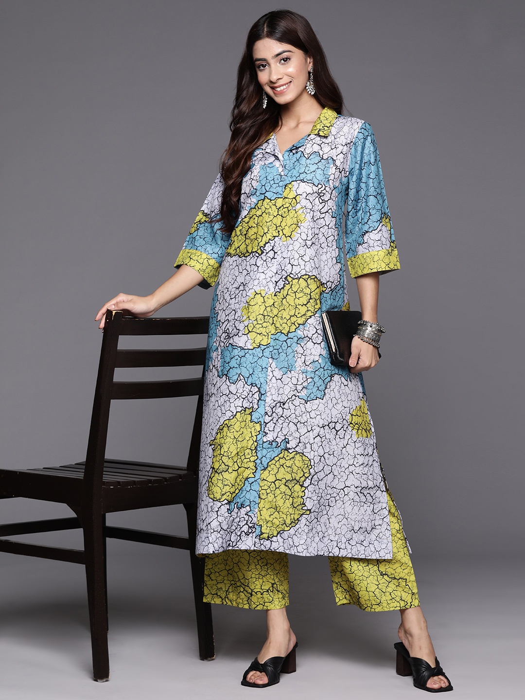 

Varanga Women Printed Regular Kurta with Trousers, Turquoise blue