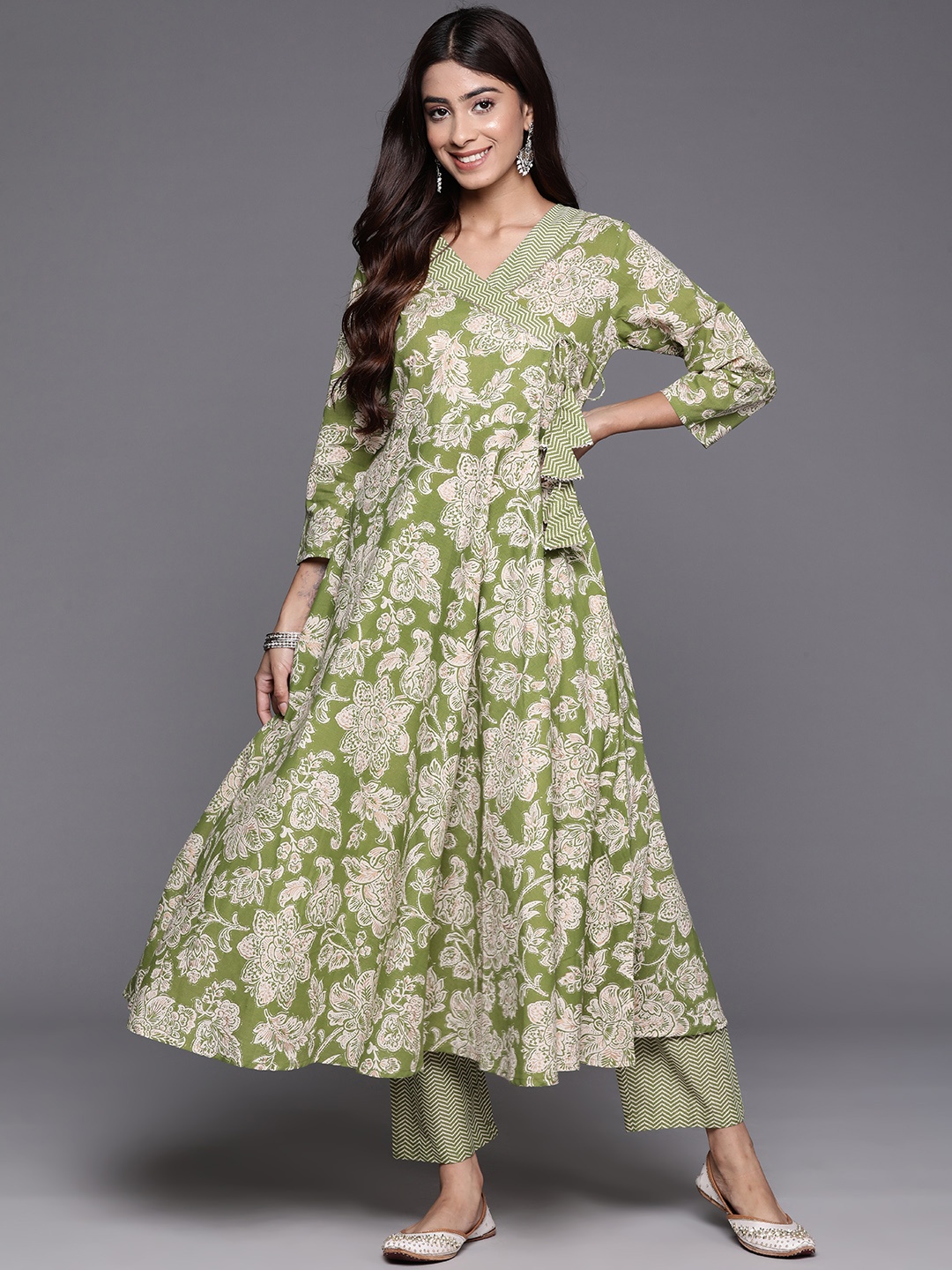 

Varanga Women Floral Printed Angrakha Pure Cotton Kurta with Trousers, Green