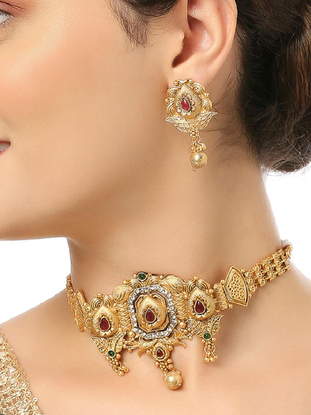 

OOMPH Stone-Studded & Artificial Beaded Necklace & Earrings Set, Gold