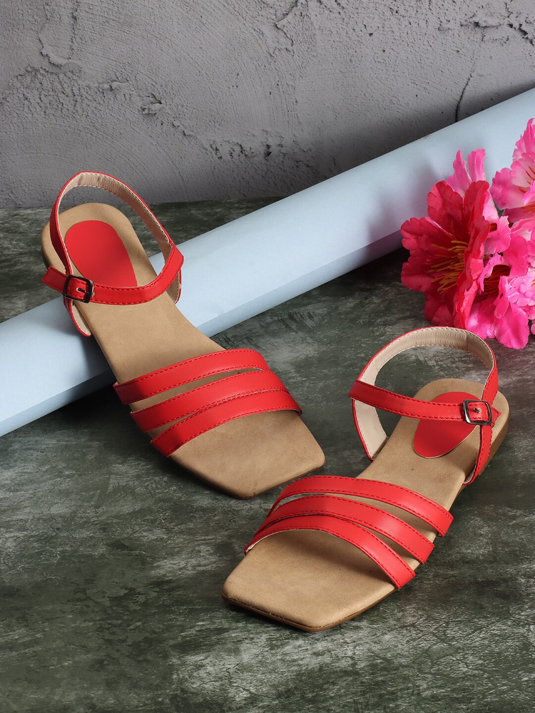 

PERY PAO Girls Strappy Open Toe Flats With Buckle Closure, Red