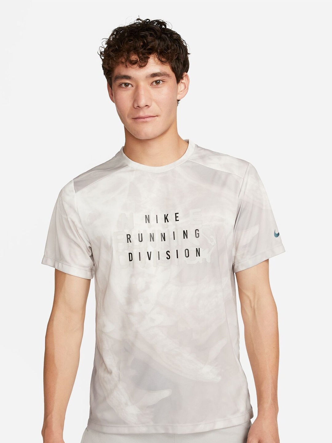 

Nike Dri-FIT Run Division Rise 365 Short-Sleeve Running Typography Printed Dry-Fit T-shirt, Grey
