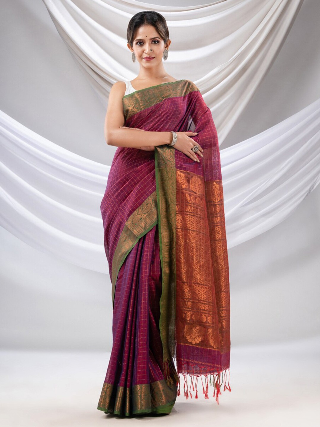 

Charukriti Checked Woven Design Zari Saree, Purple