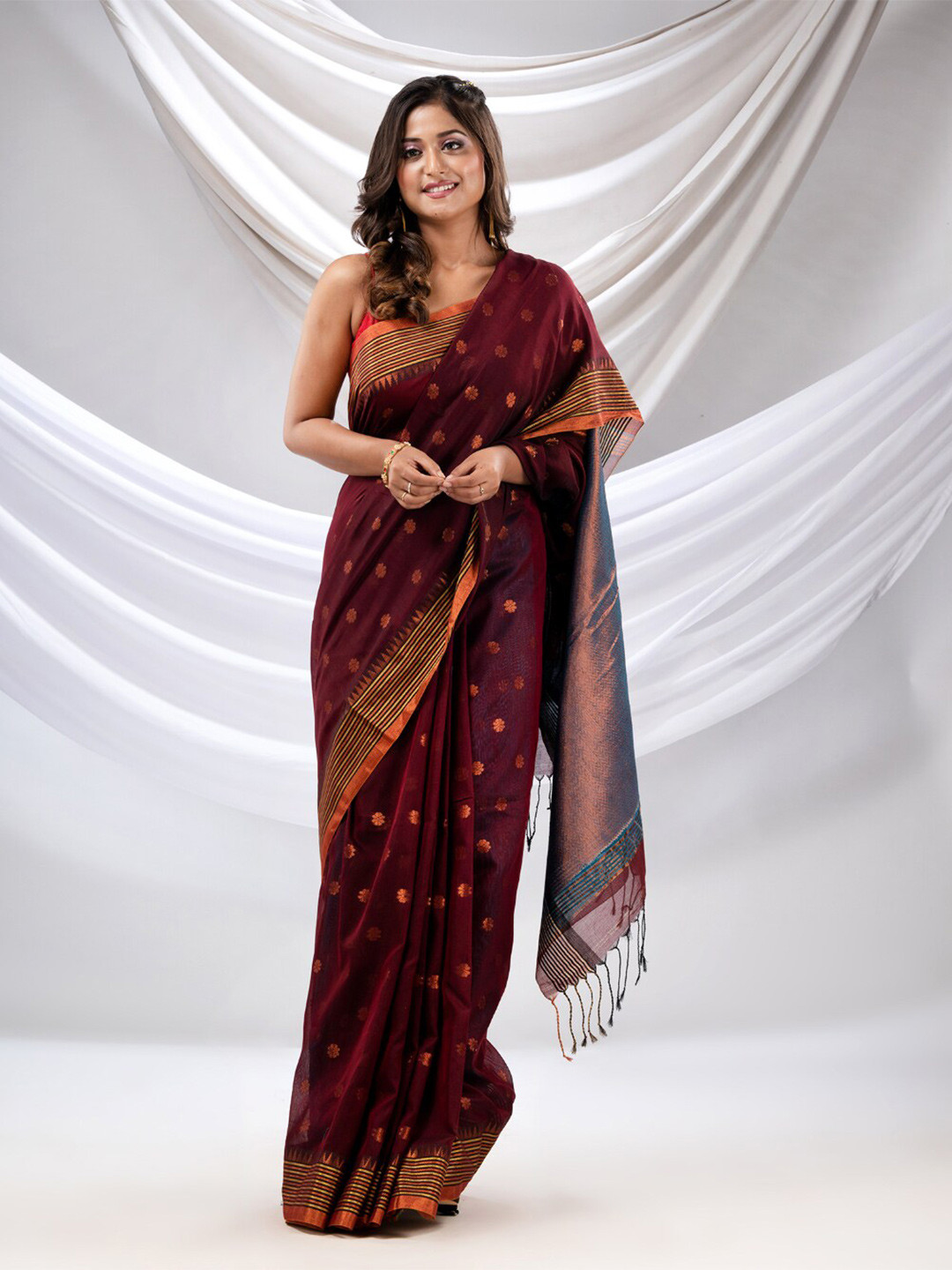 

Charukriti Floral Woven Design Zari Pure Cotton Saree, Maroon