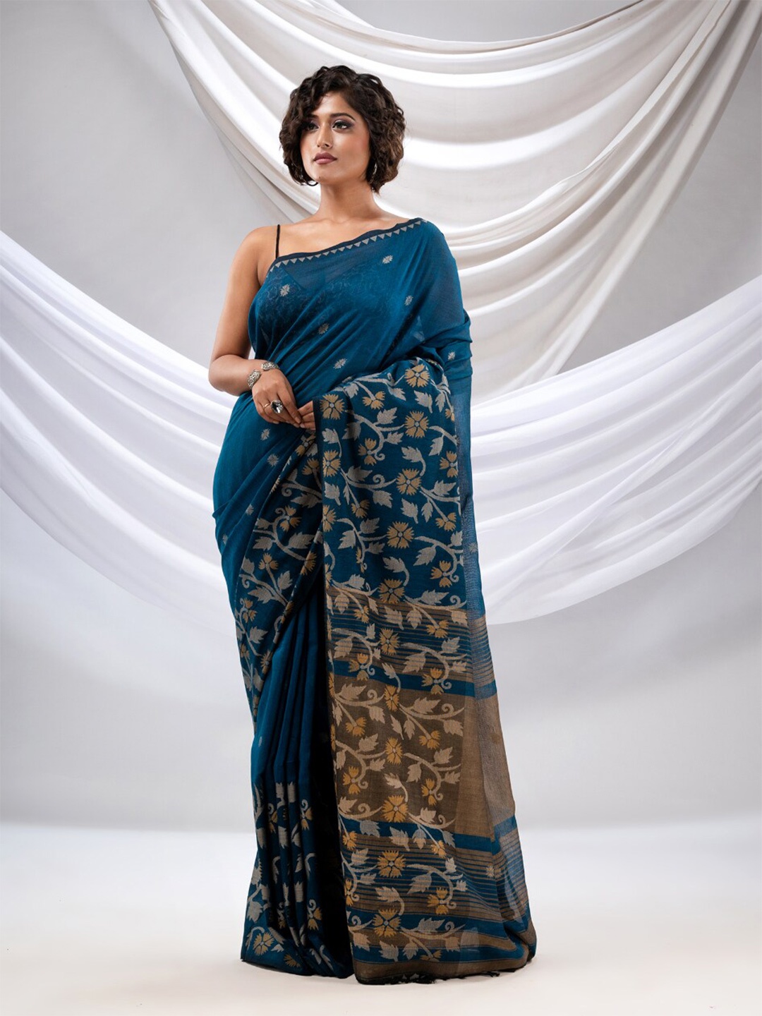 

Charukriti Floral Woven Design Pure Cotton Saree, Blue