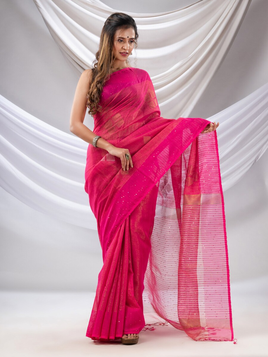 

Charukriti Woven Design Sequinned Tissue Saree, Pink