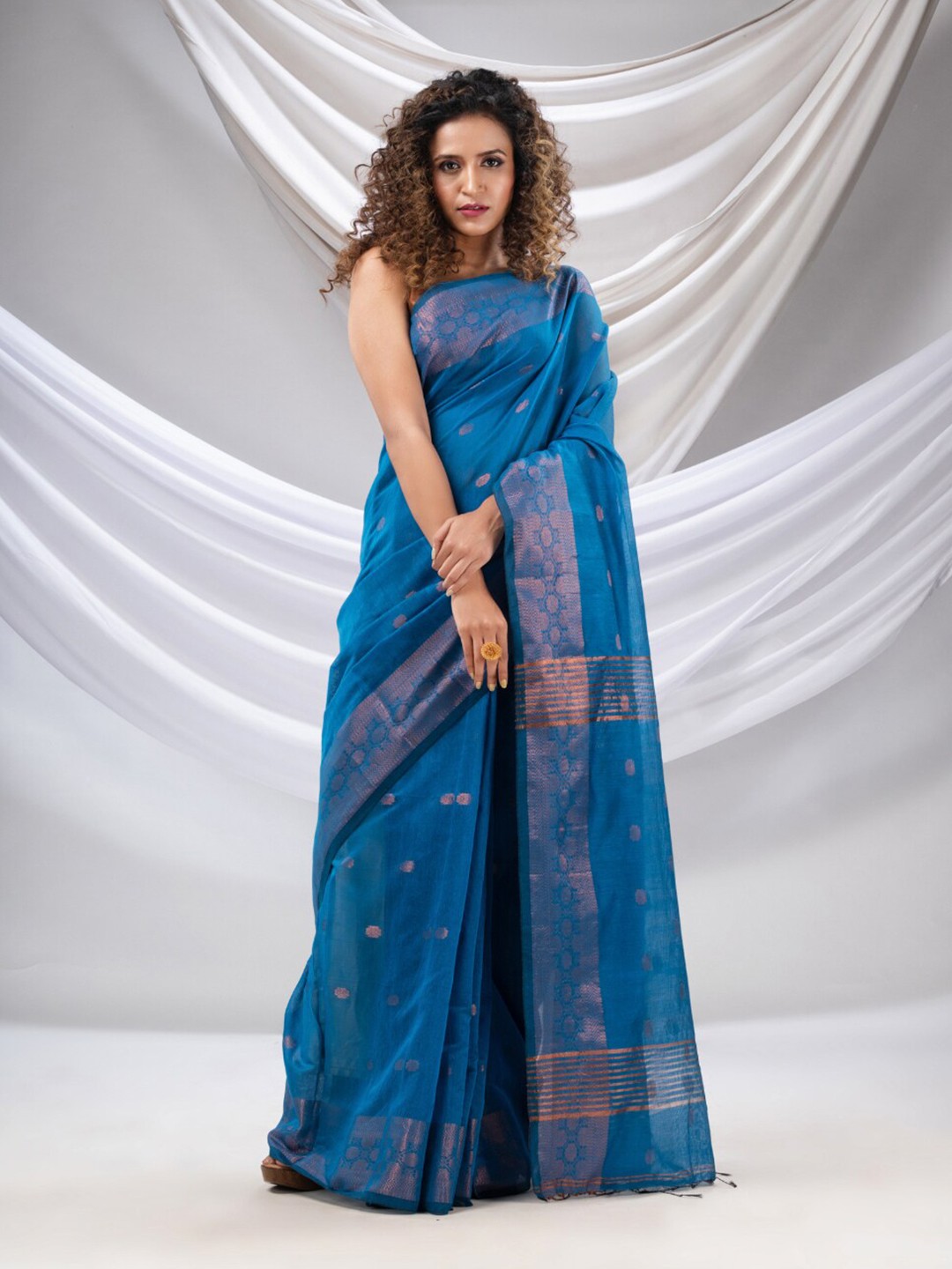 

Charukriti Woven Design Zari Detailed Saree, Blue