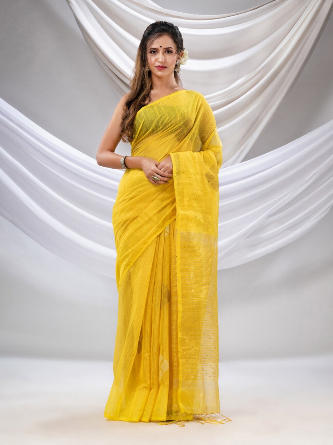 

Charukriti Sequinned Embellished Tissue Saree, Yellow