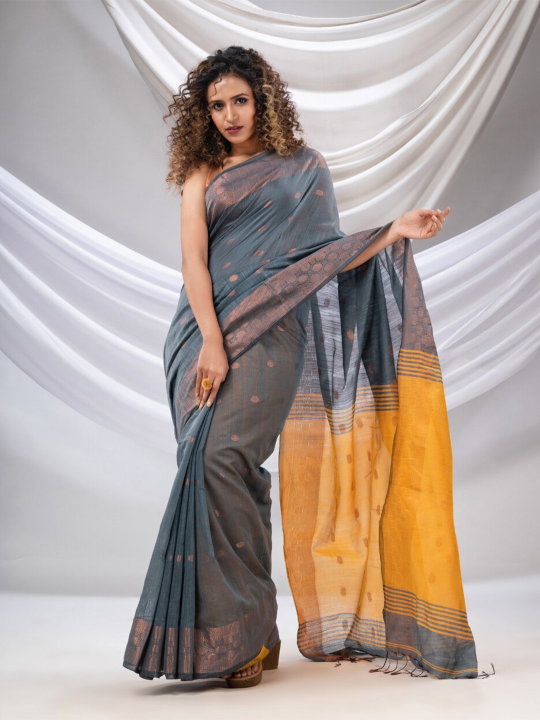 

Charukriti Woven Design Zari Detailed Saree, Grey