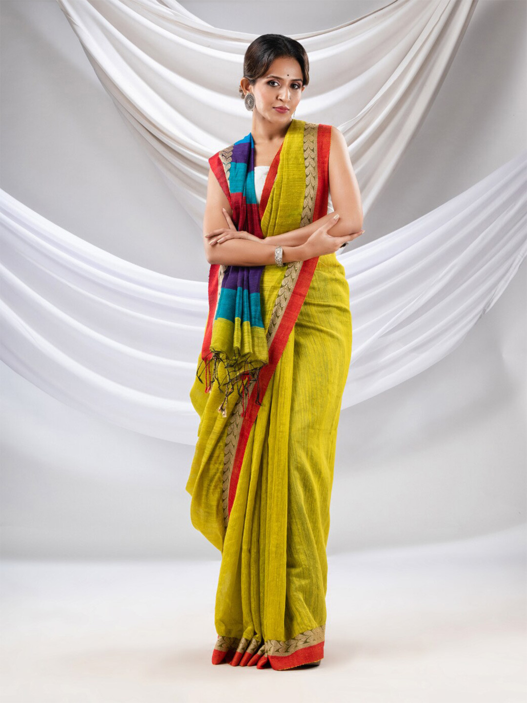 

Charukriti Woven Design Pure Silk Saree, Yellow