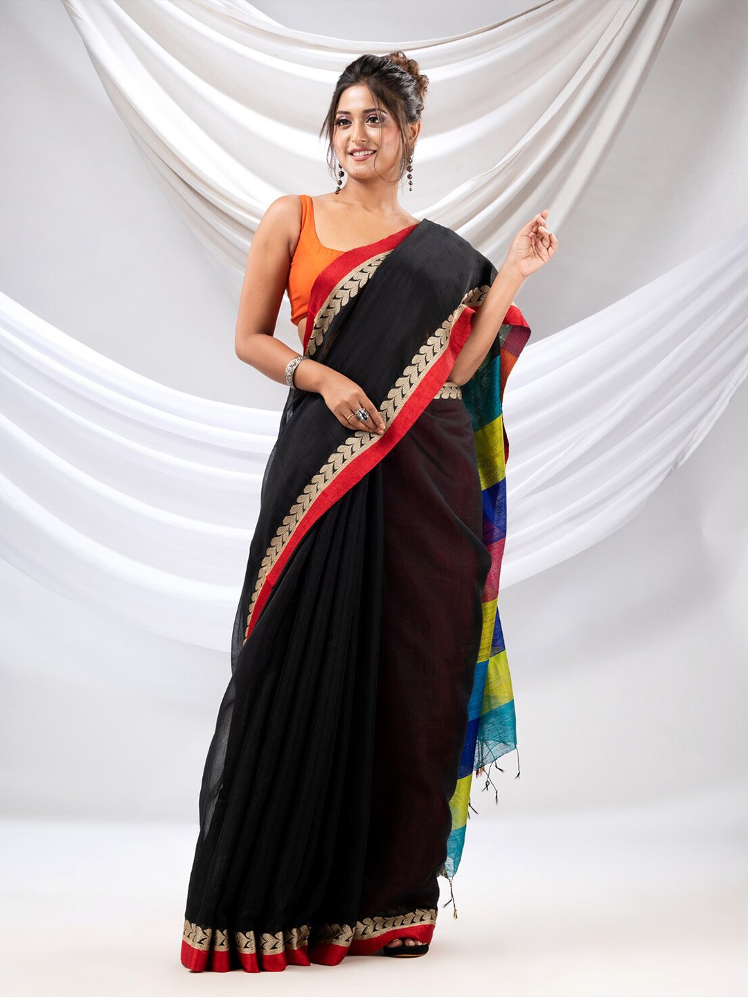 

Charukriti Pure Cotton Saree With Blouse Piece, Black