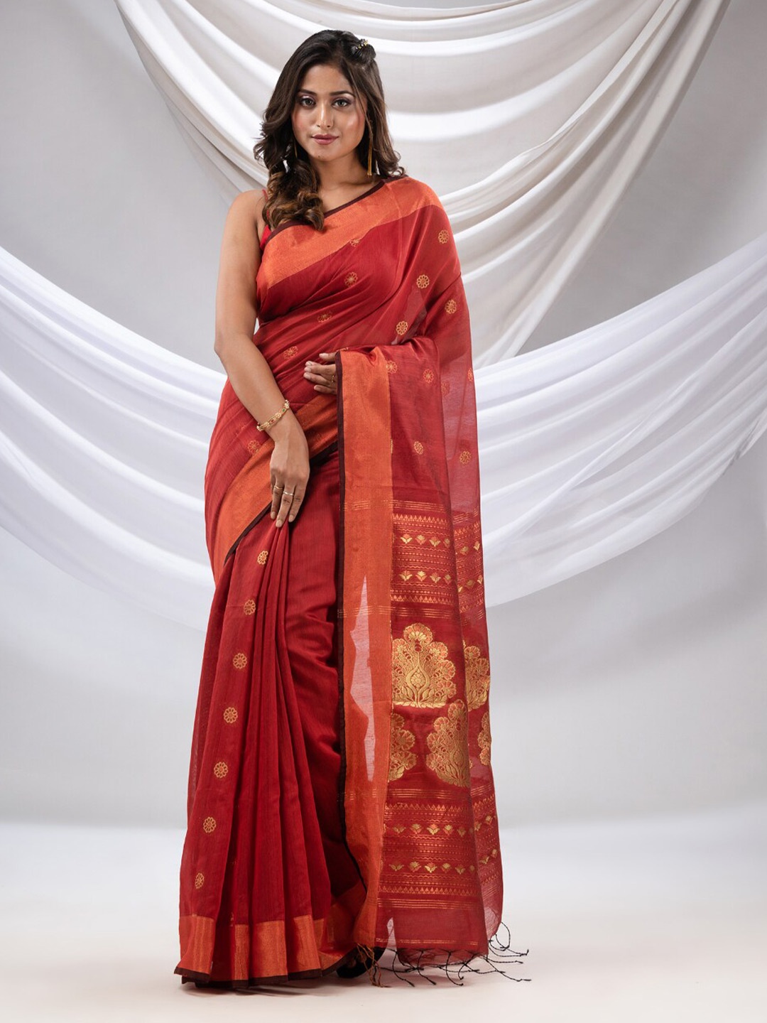 

Charukriti Woven Design Zari Detailed Saree, Red