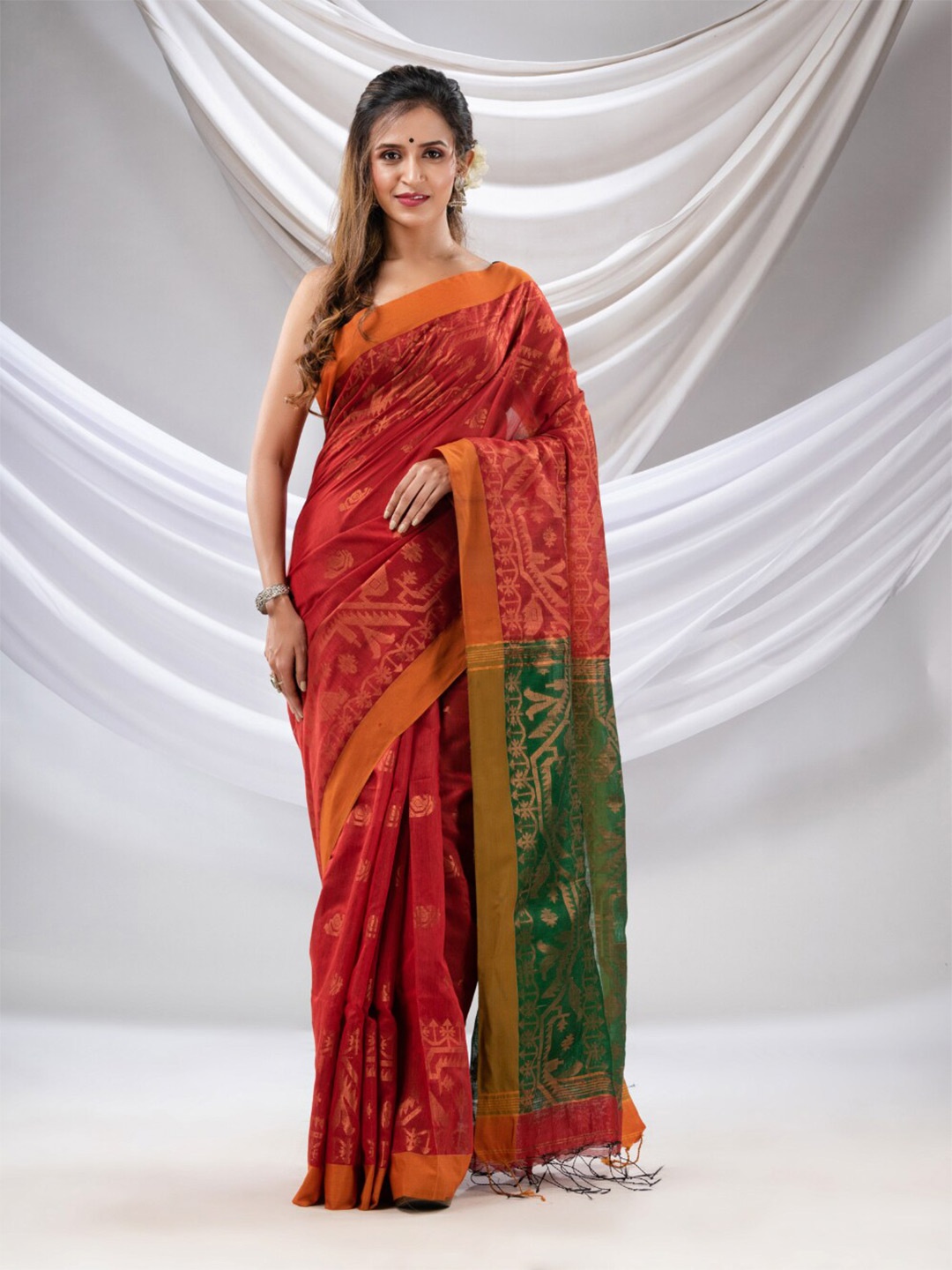 

Charukriti Floral Woven Design Zari Saree, Red