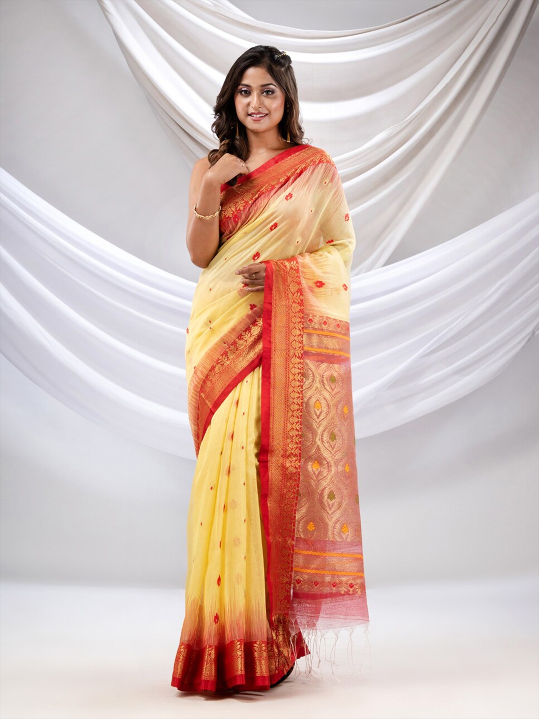 

Charukriti Floral Woven Design Zari Ikat Saree, Yellow