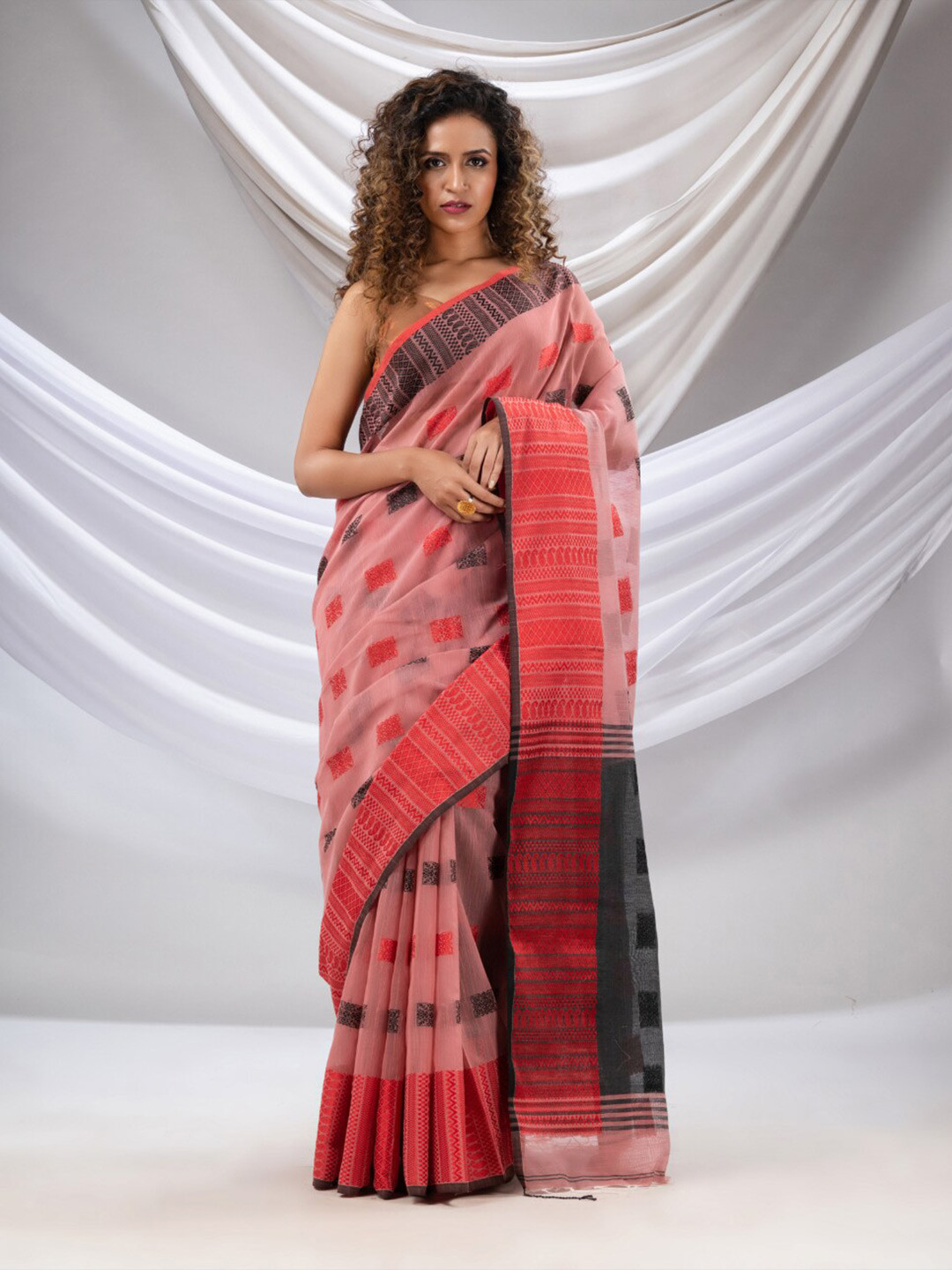 

Charukriti Woven Design Pure Cotton Saree, Red