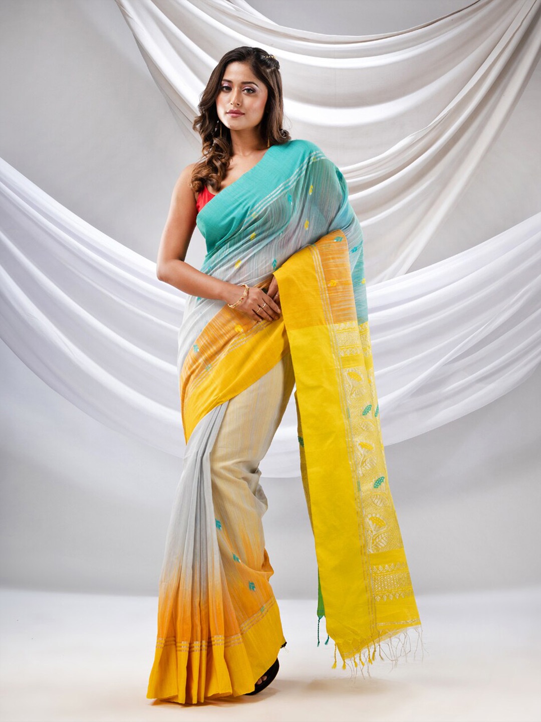 

Charukriti Ethnic Motifs Woven Design Zari Saree, Grey