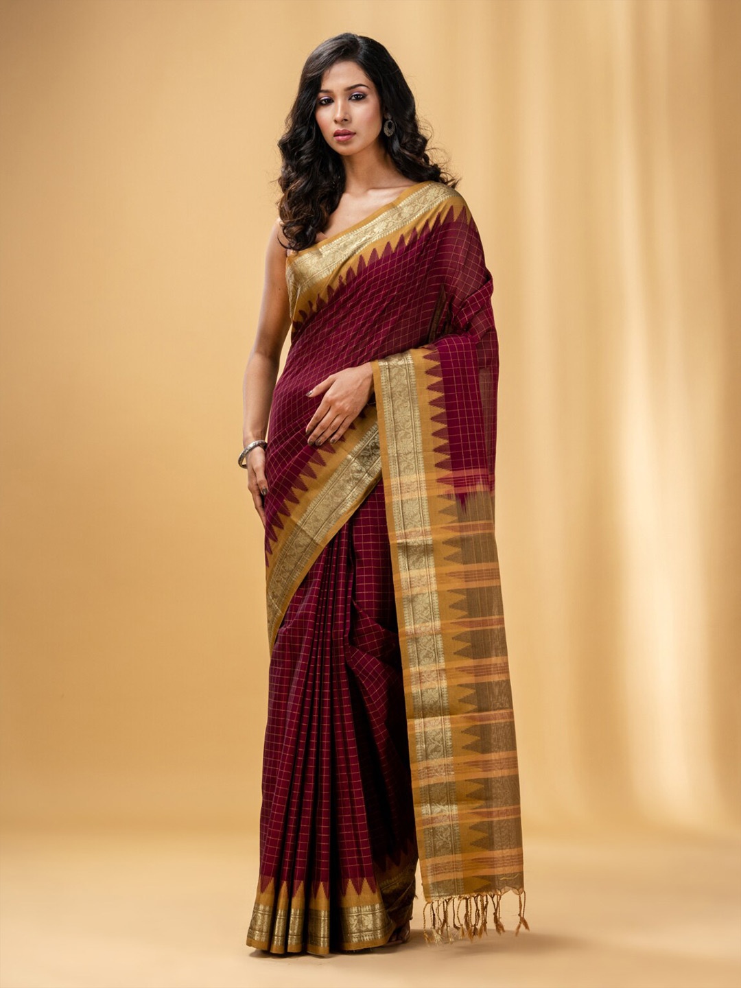 

Charukriti Checked Zari Pure Cotton Saree, Magenta