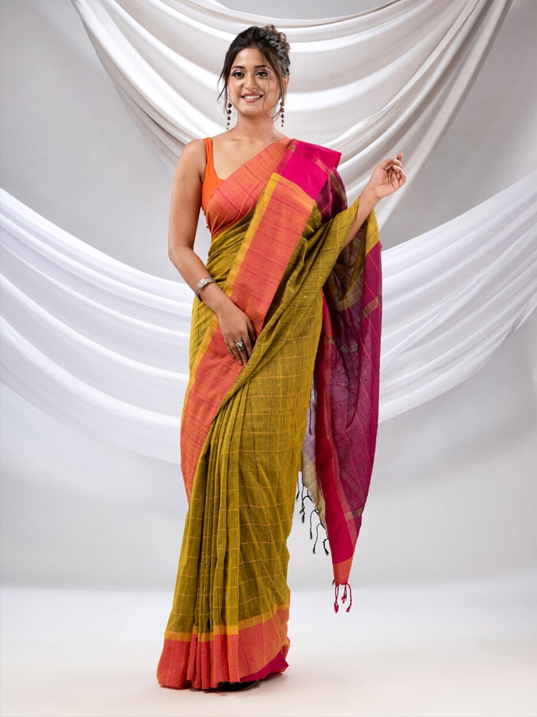 

Charukriti Checked Zari Pure Cotton Saree, Yellow