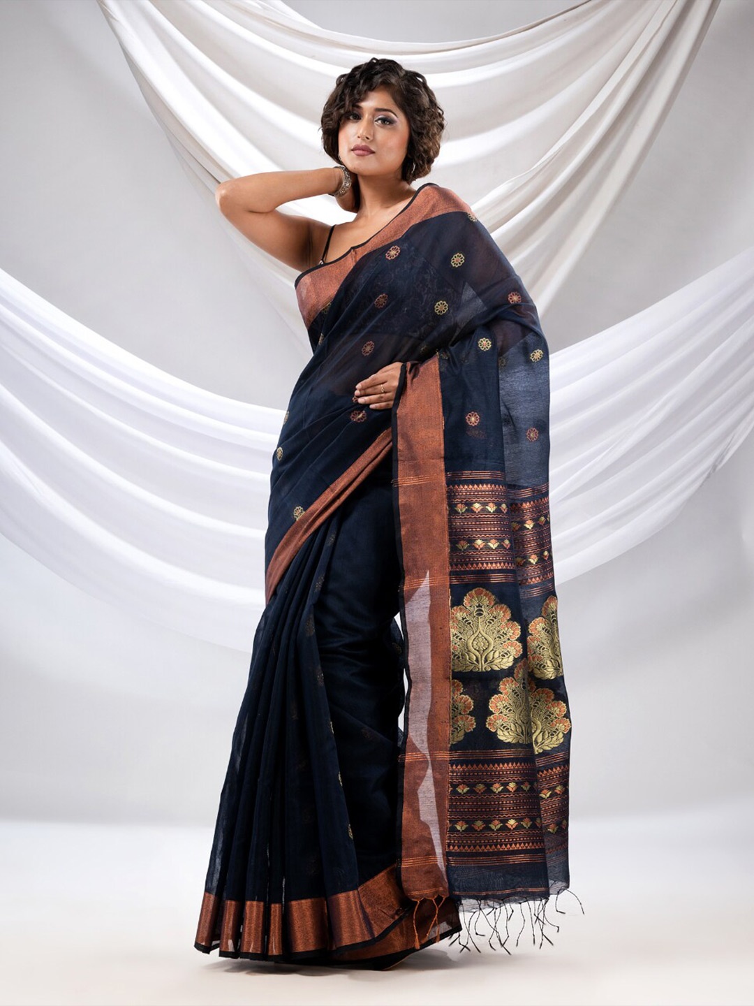 

Charukriti Woven Design Zari Detailed Saree, Navy blue