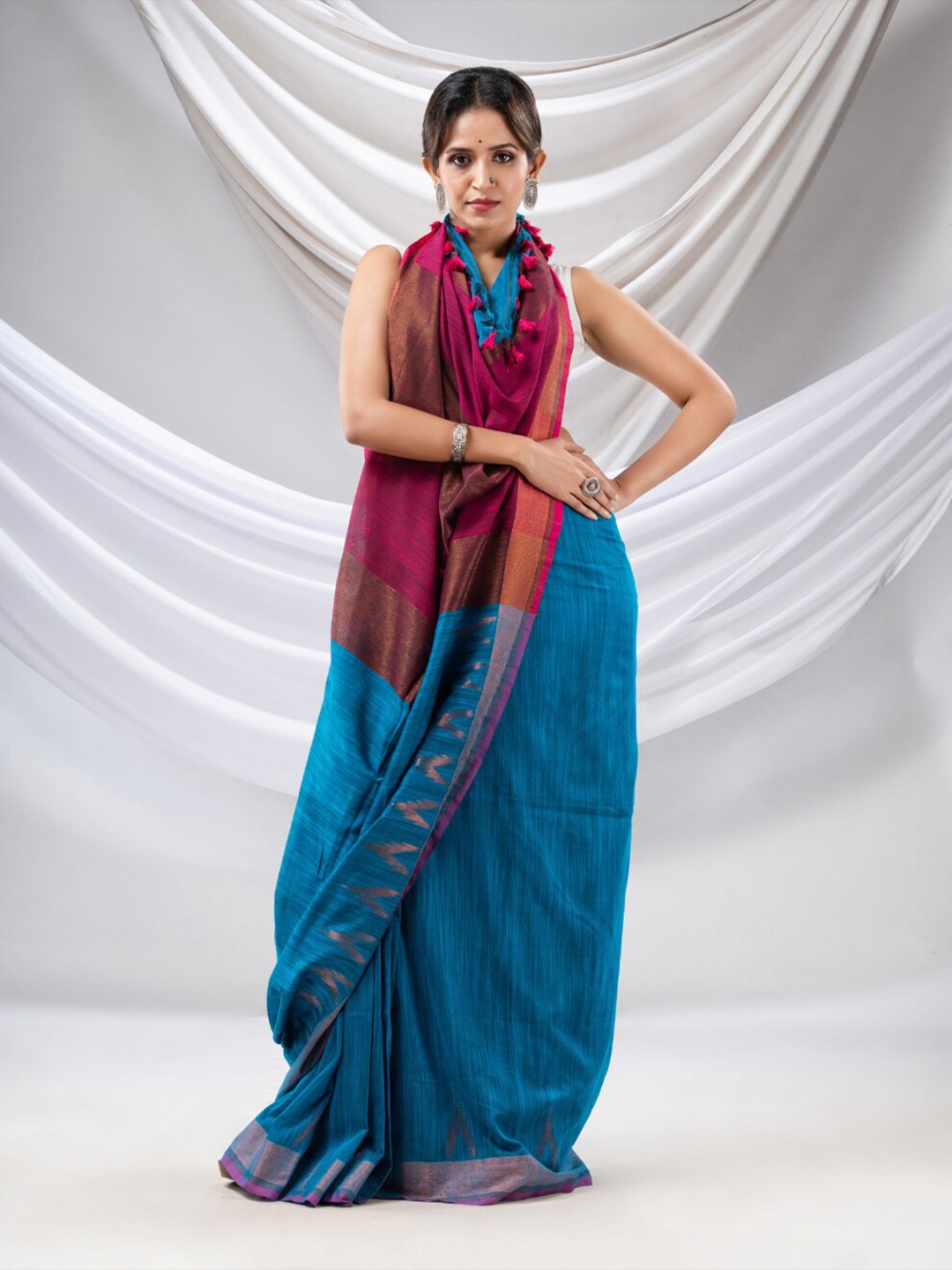 

Charukriti Woven Design Zari Pure Cotton Saree, Blue