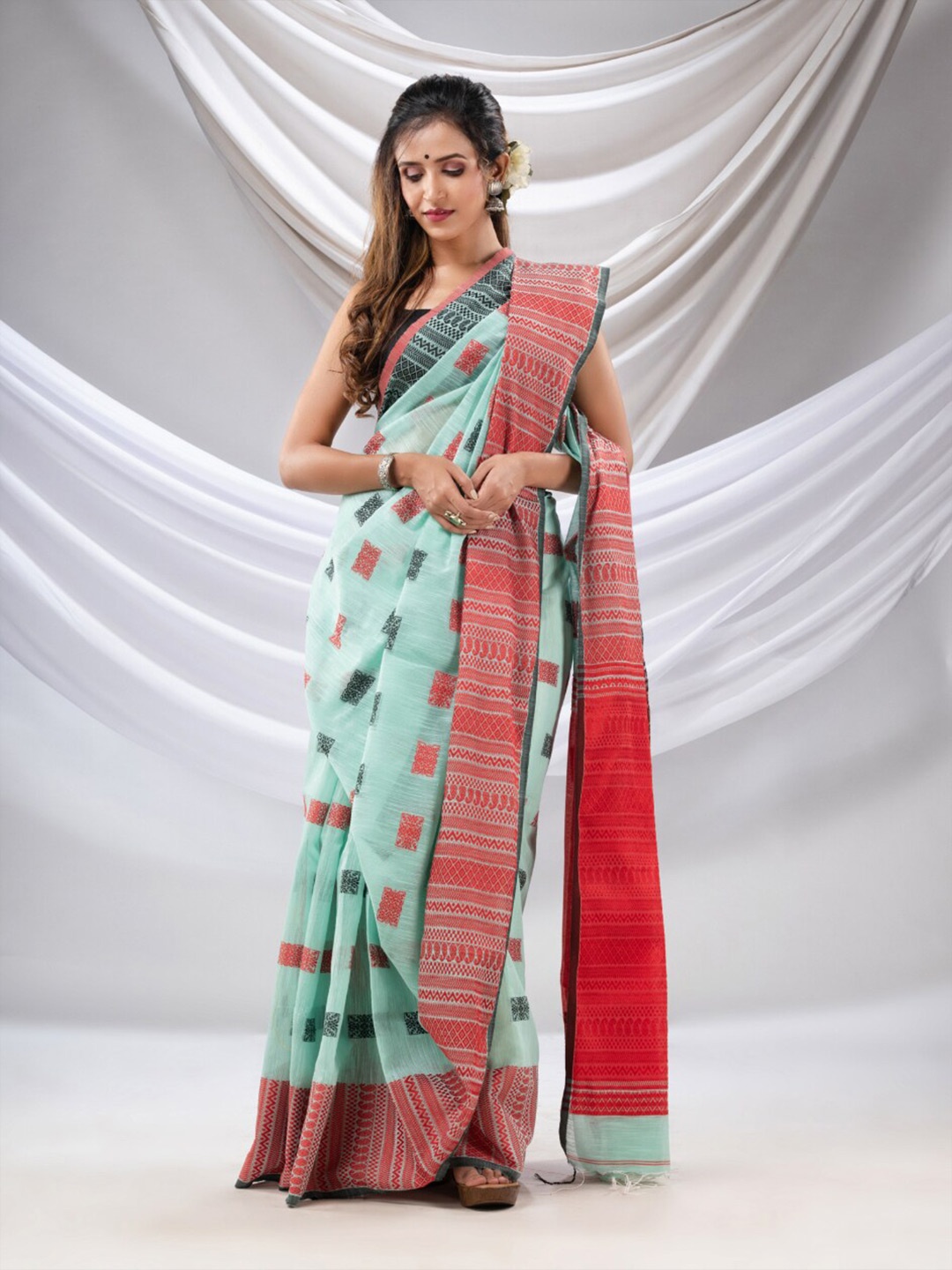 

Charukriti Ethnic Motifs Woven Design Pure Cotton Saree, Green