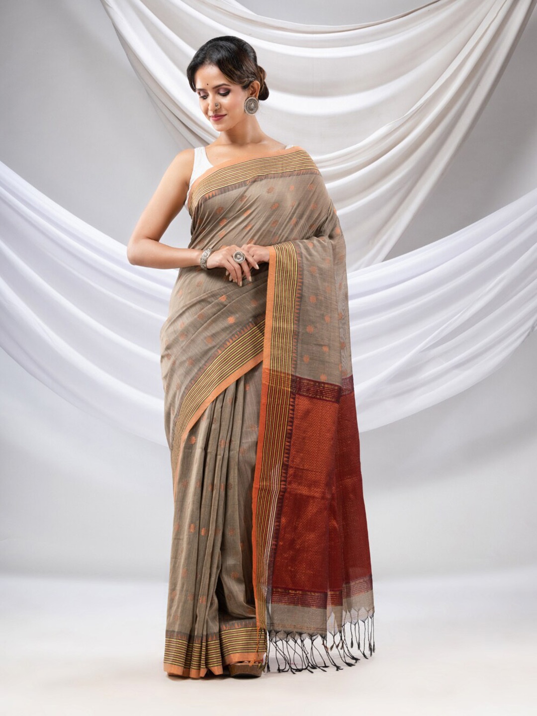 

Charukriti Ethnic Motifs Woven Design Zari Pure Cotton Saree, Beige