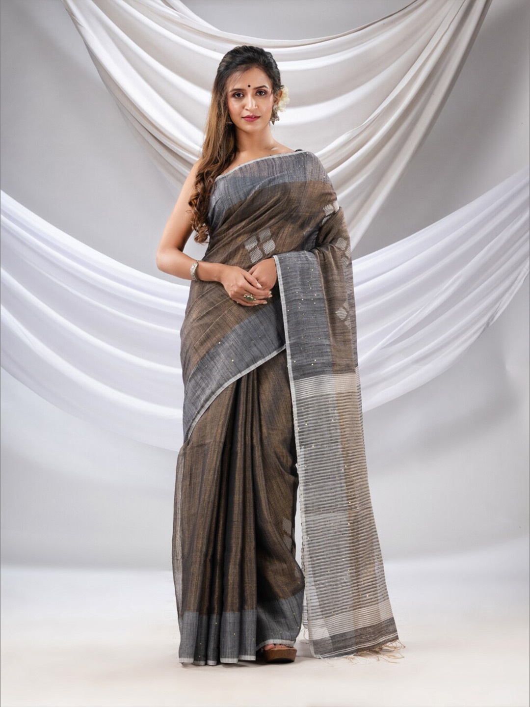 

Charukriti Ethnic Motifs Woven Design Sequinned Tissue Saree, Black