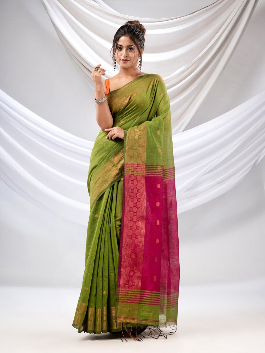 

Charukriti Ethnic Motifs Woven Design Zari Saree, Green